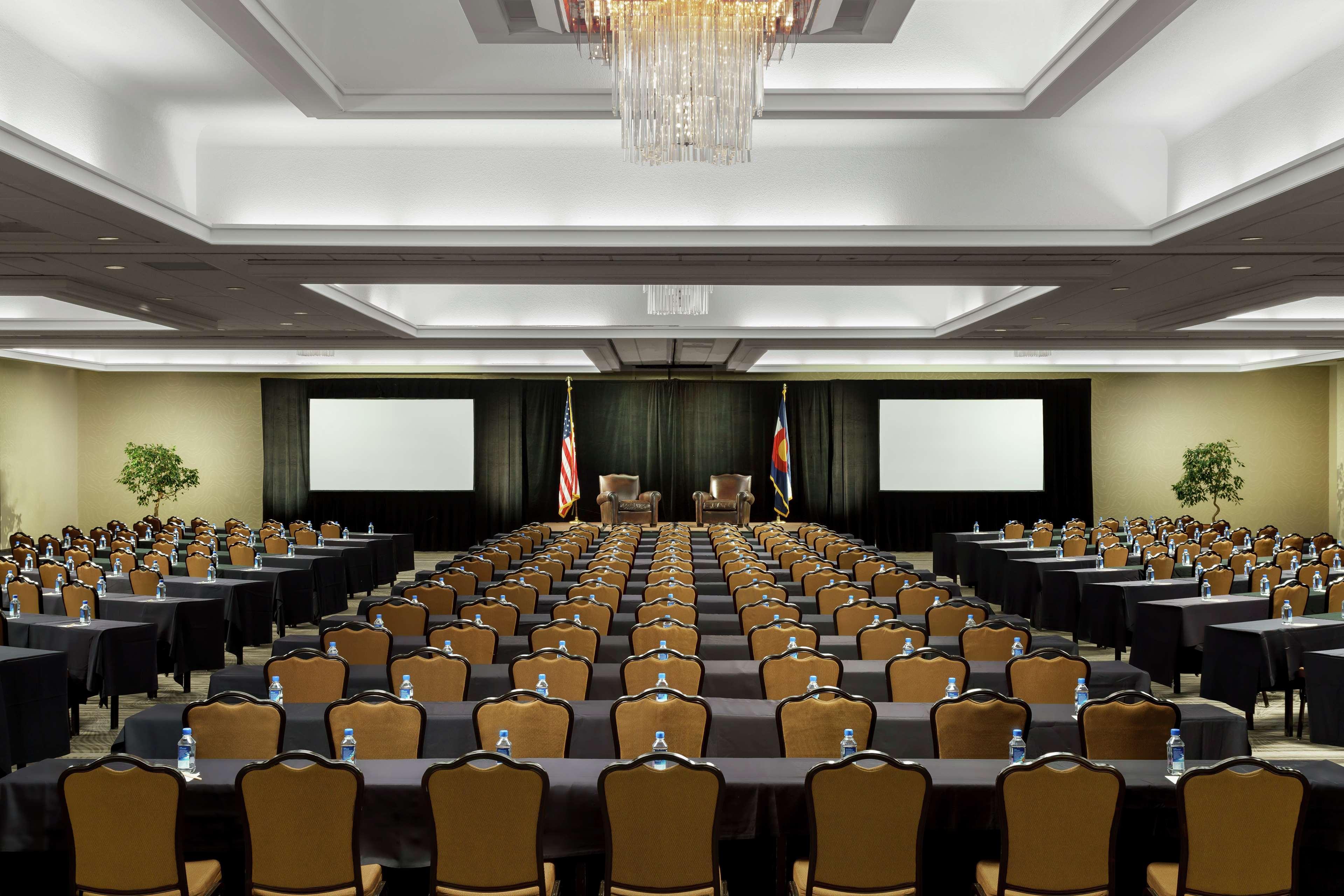 Hotel Doubletree By Hilton Colorado Springs Esterno foto