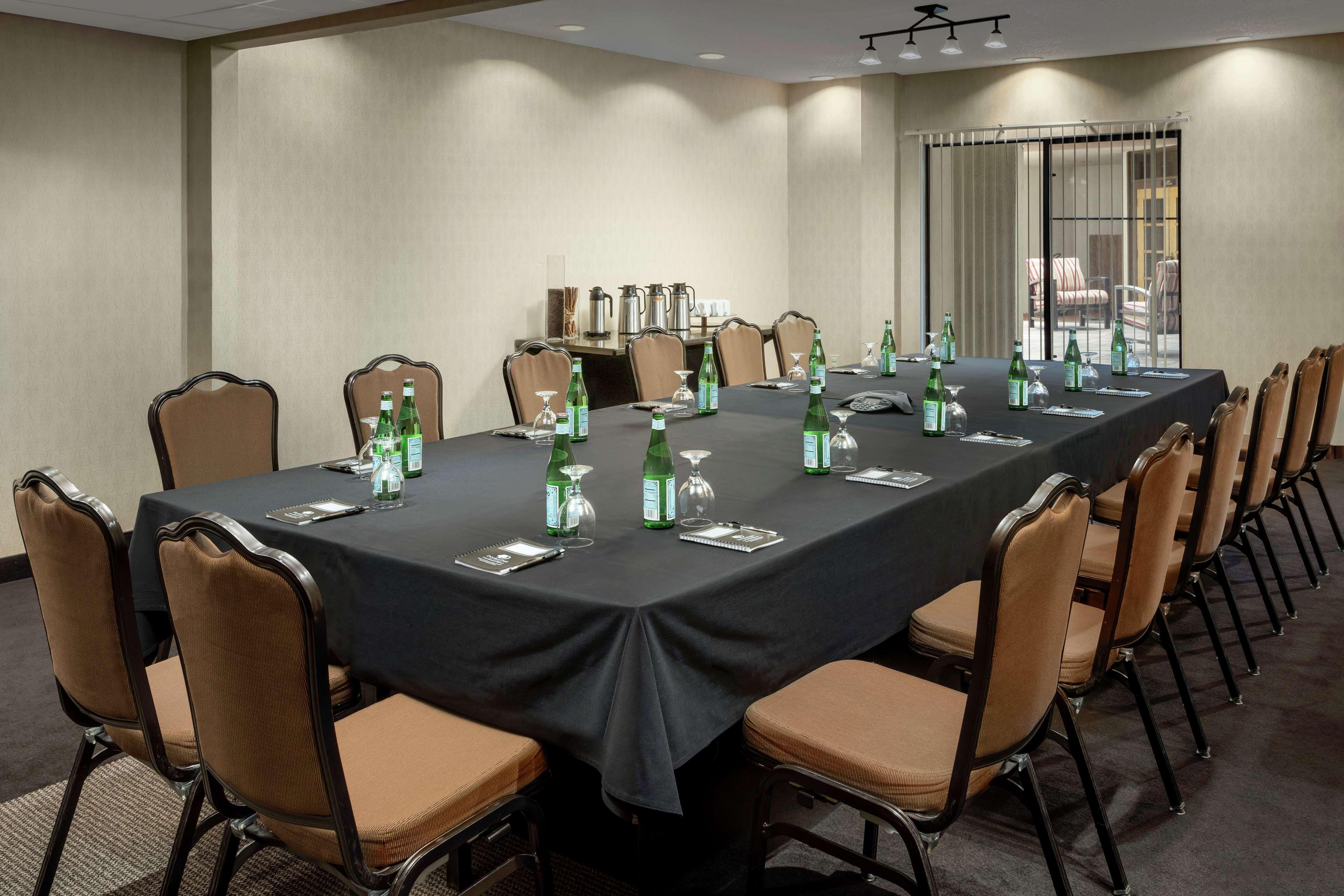 Hotel Doubletree By Hilton Colorado Springs Esterno foto