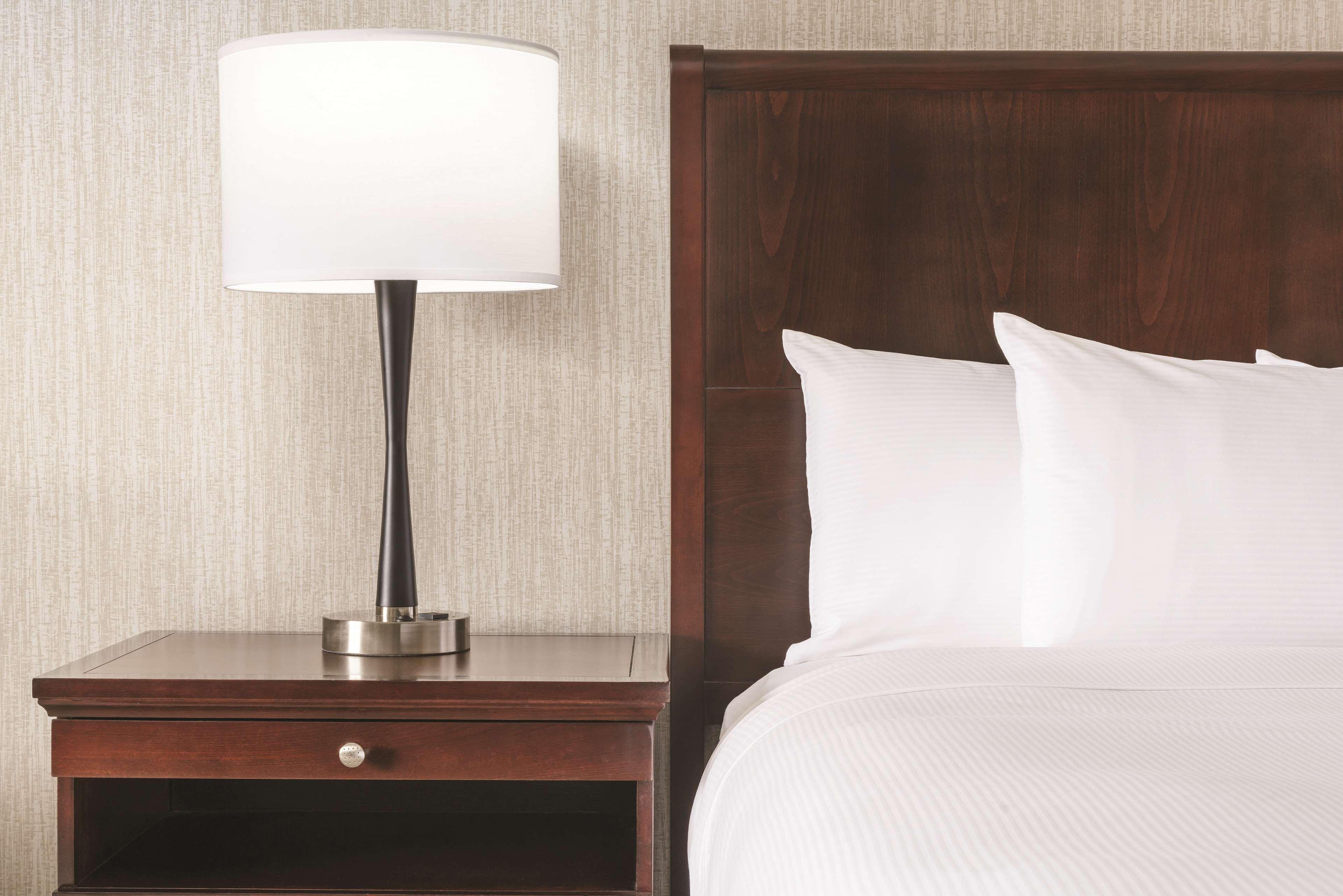 Hotel Doubletree By Hilton Colorado Springs Esterno foto