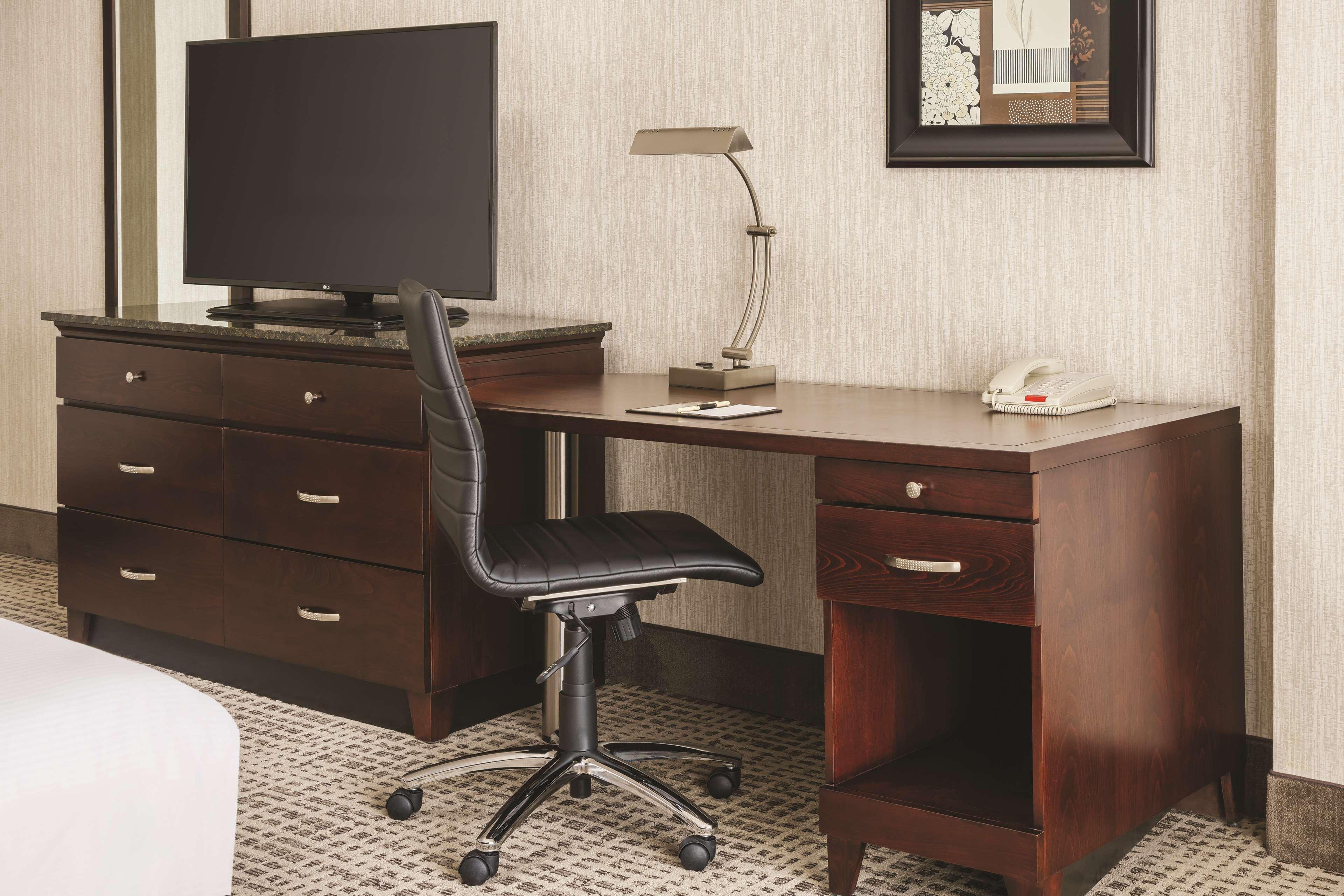 Hotel Doubletree By Hilton Colorado Springs Esterno foto