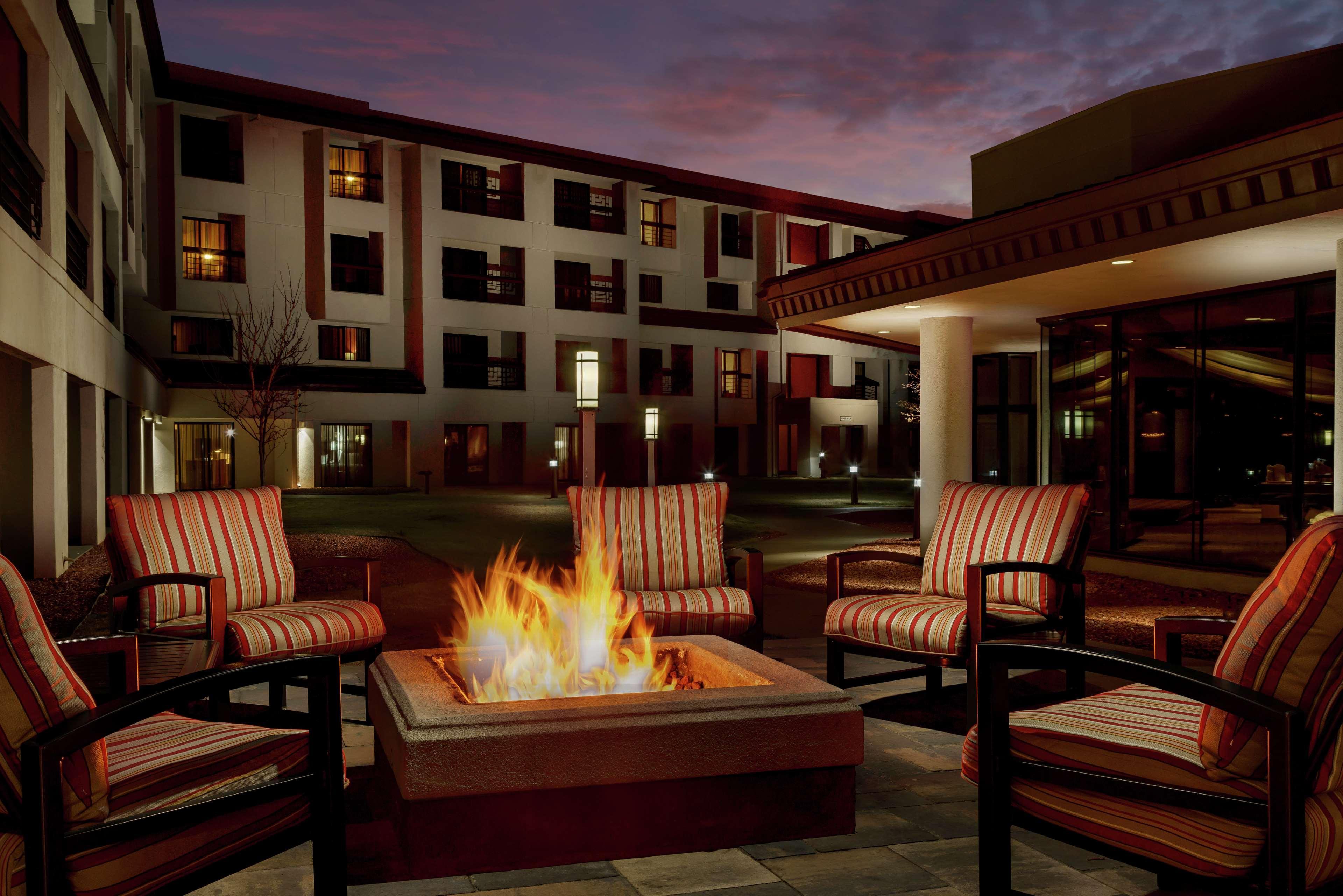 Hotel Doubletree By Hilton Colorado Springs Esterno foto