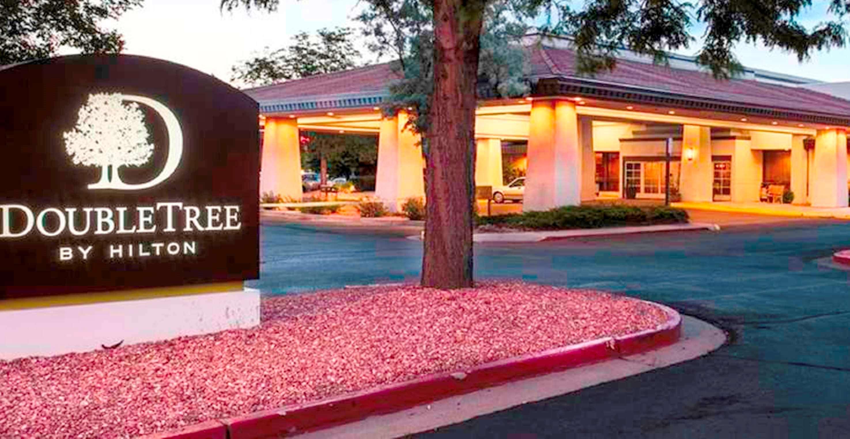 Hotel Doubletree By Hilton Colorado Springs Esterno foto