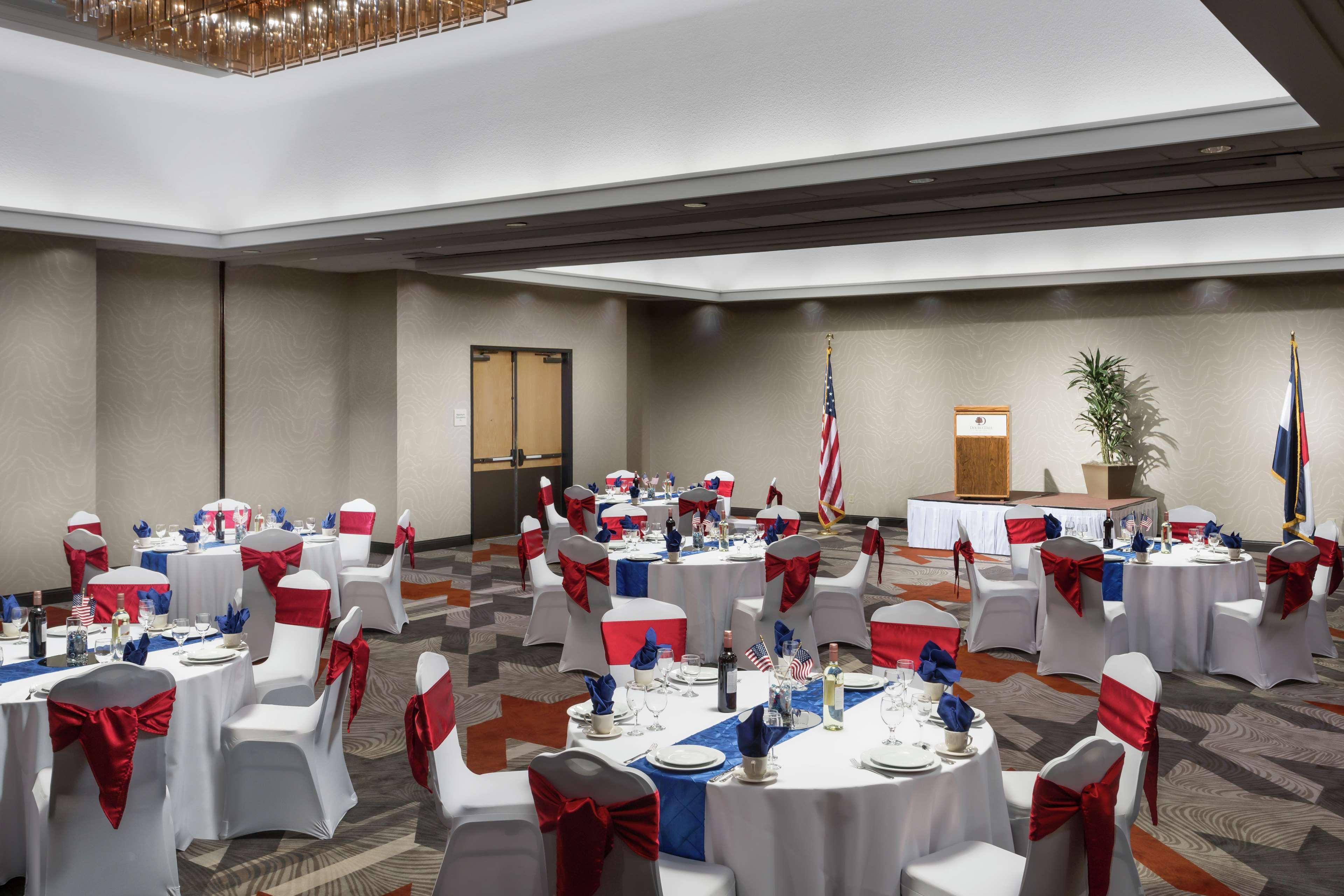 Hotel Doubletree By Hilton Colorado Springs Esterno foto