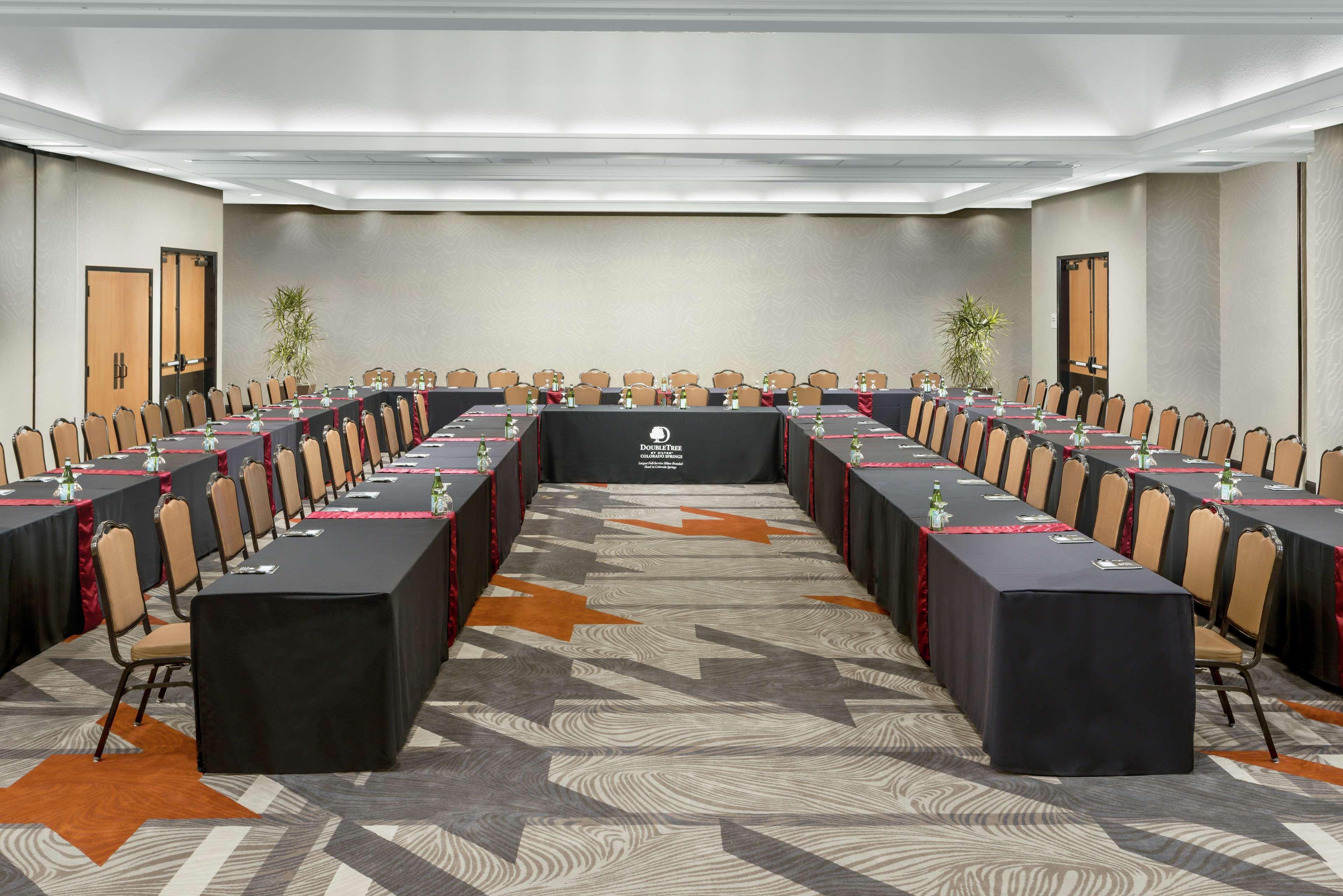 Hotel Doubletree By Hilton Colorado Springs Esterno foto
