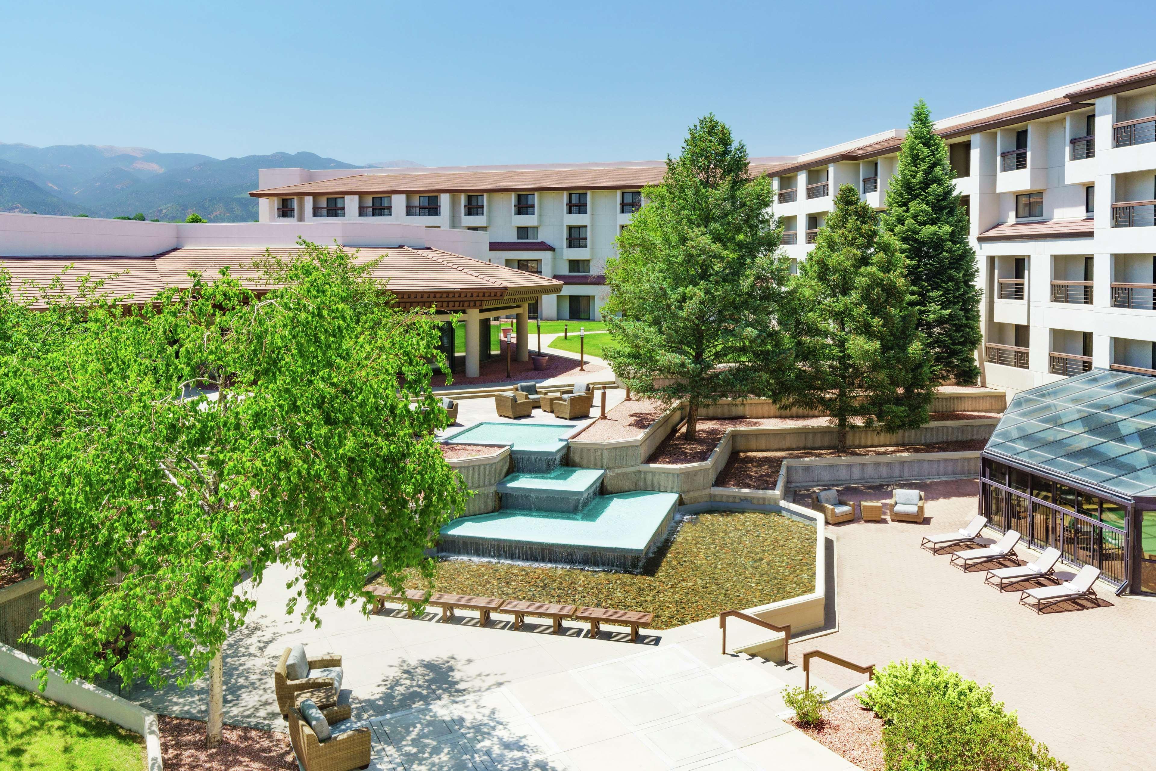 Hotel Doubletree By Hilton Colorado Springs Esterno foto