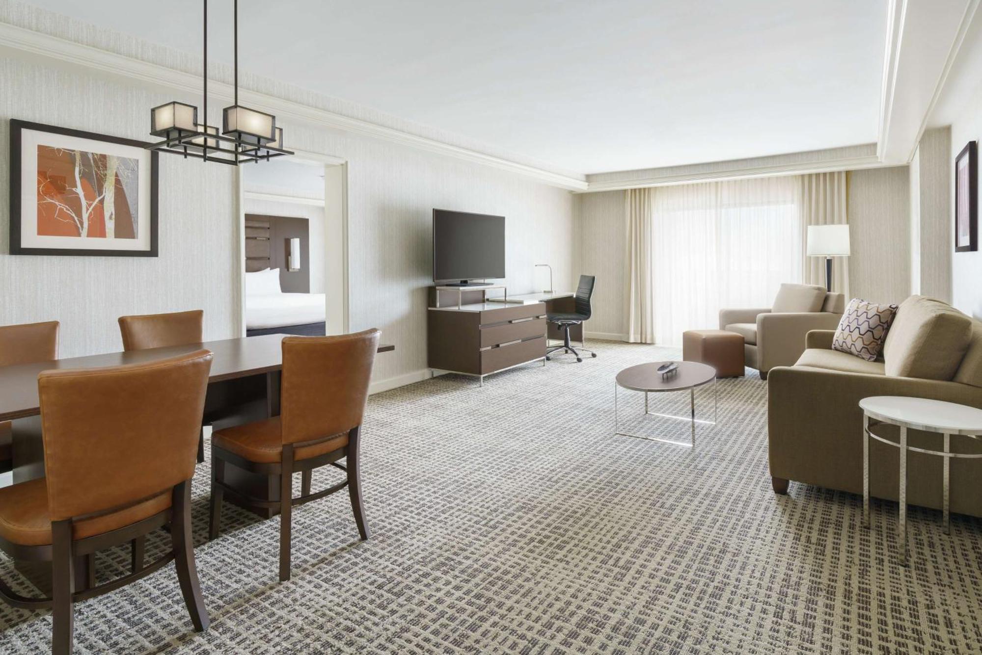 Hotel Doubletree By Hilton Colorado Springs Esterno foto
