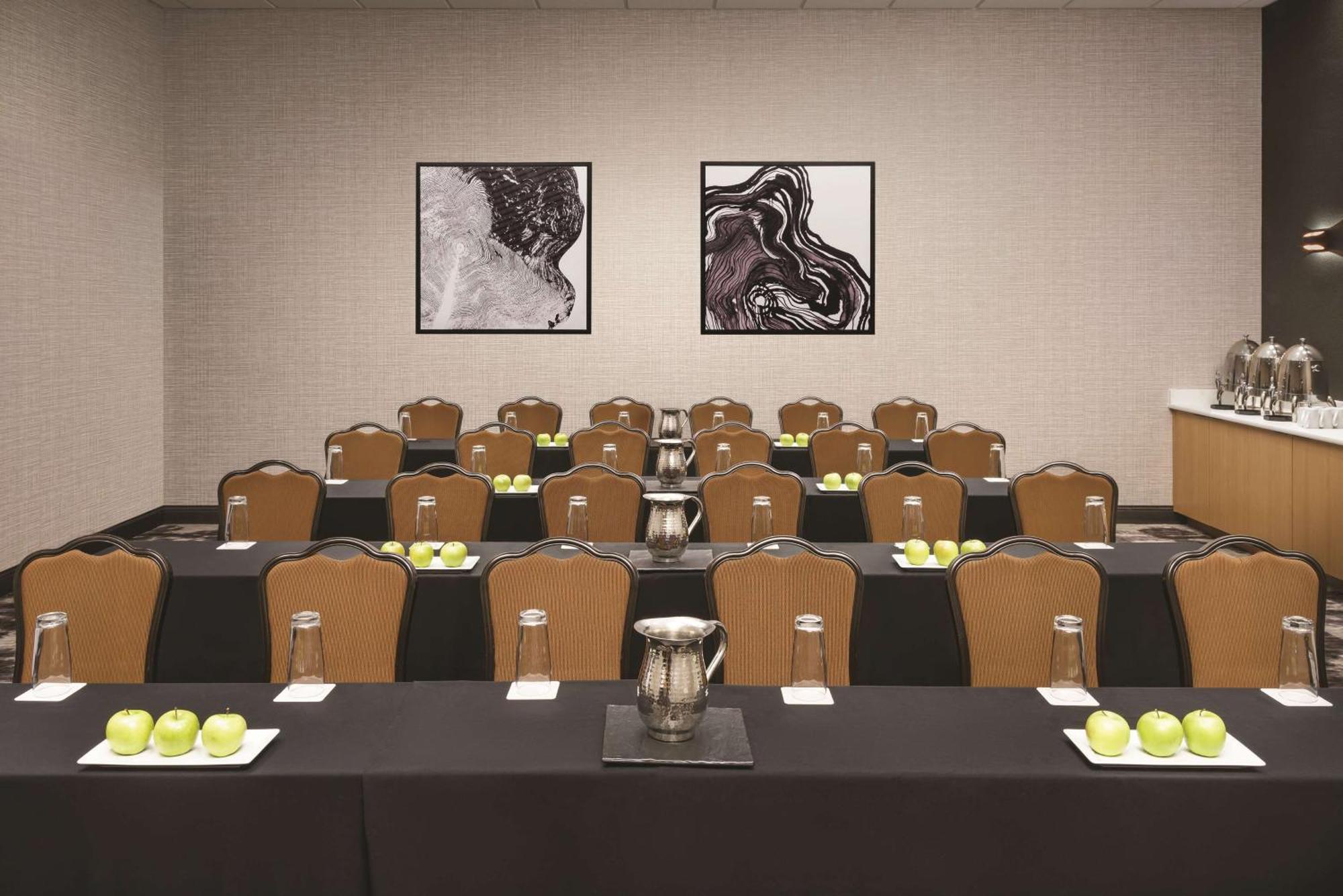 Hotel Doubletree By Hilton Colorado Springs Esterno foto