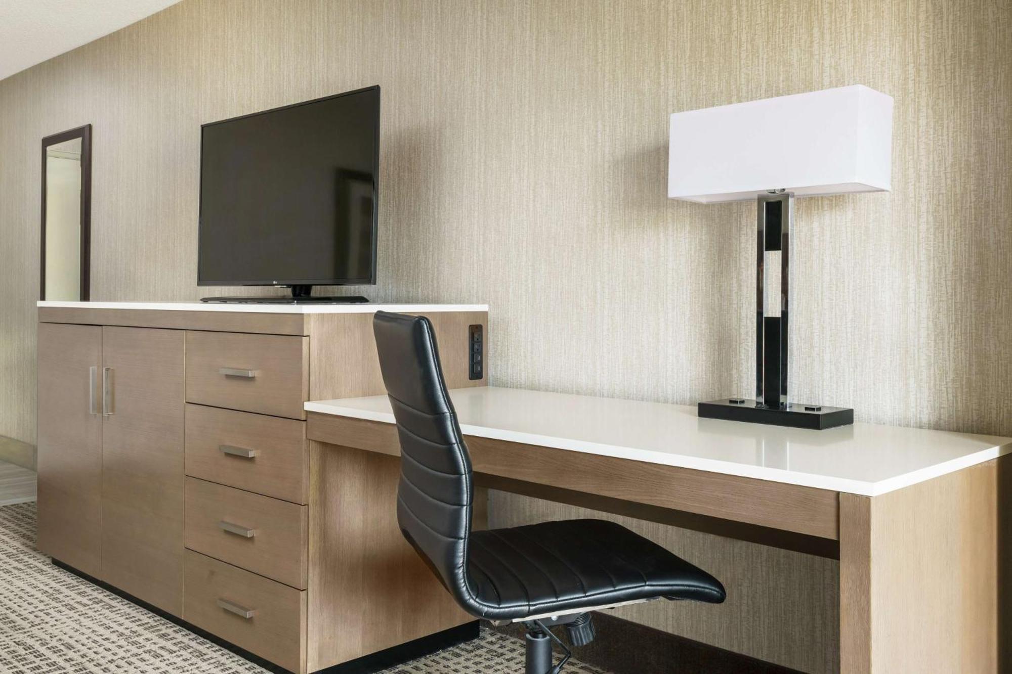 Hotel Doubletree By Hilton Colorado Springs Esterno foto
