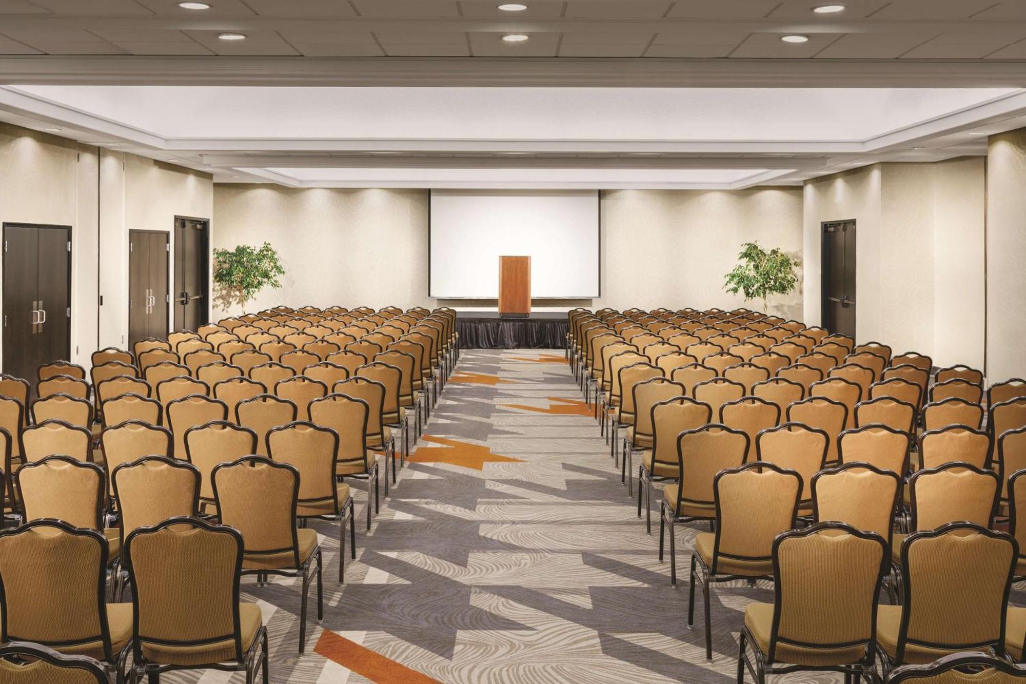 Hotel Doubletree By Hilton Colorado Springs Esterno foto
