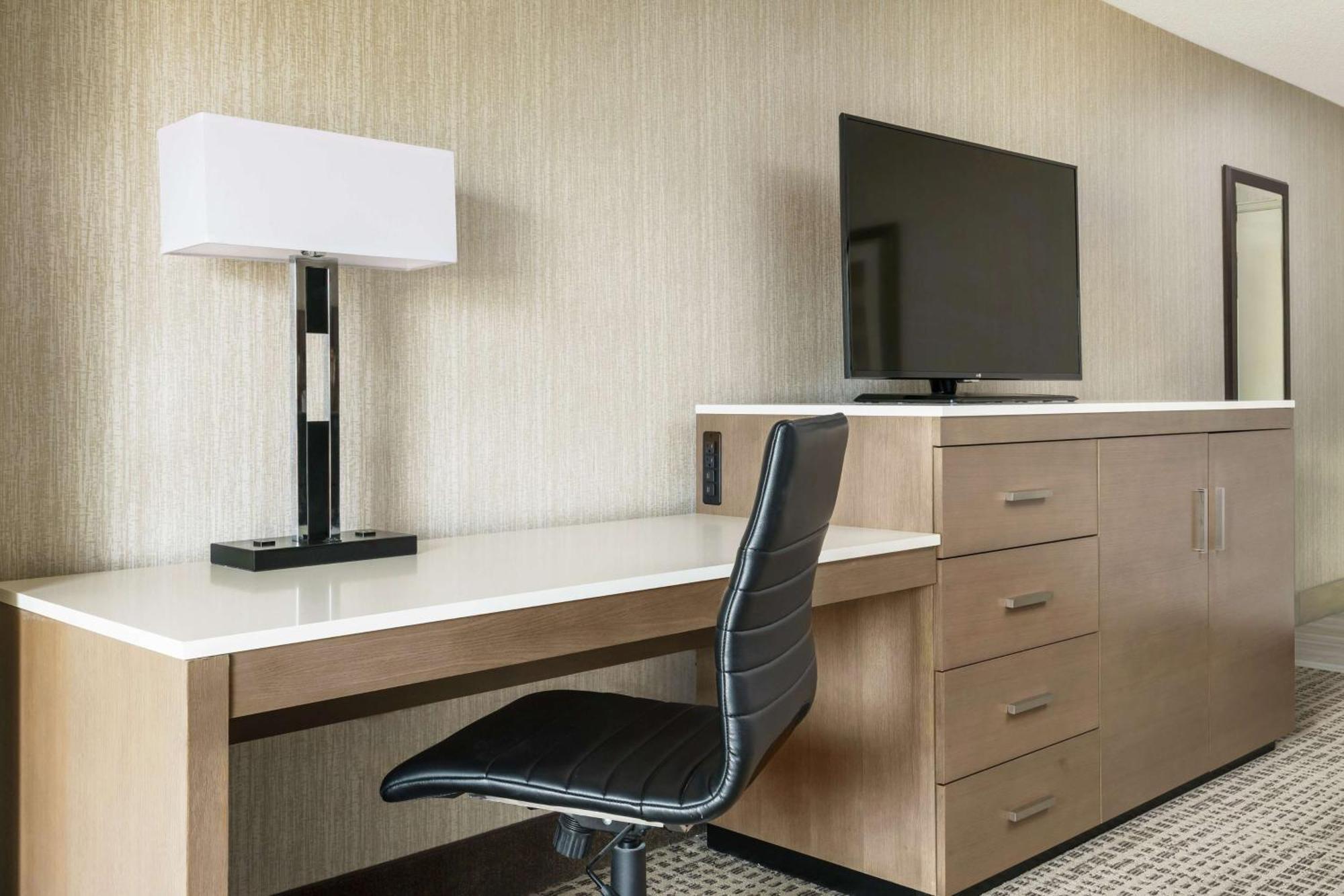 Hotel Doubletree By Hilton Colorado Springs Esterno foto