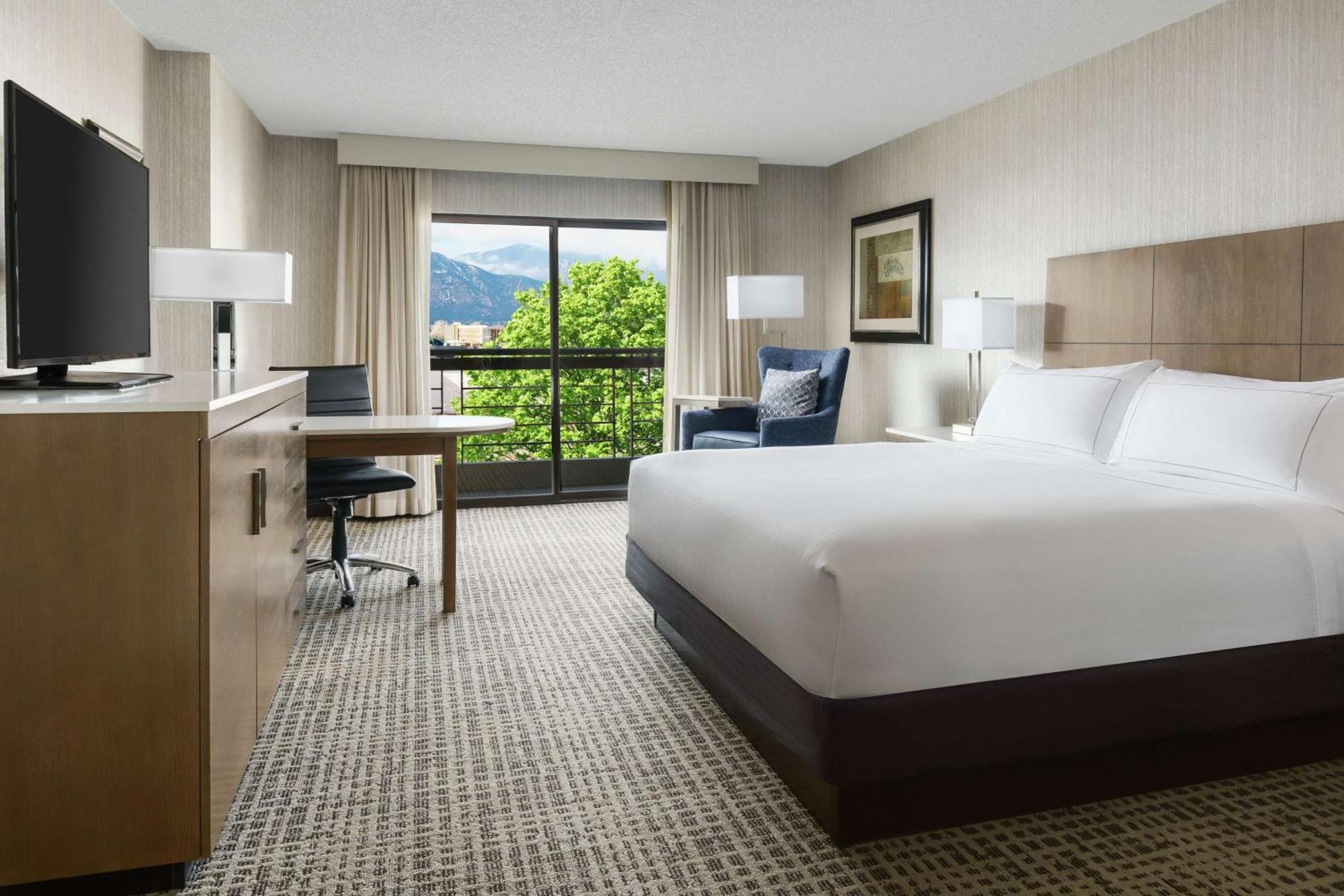 Hotel Doubletree By Hilton Colorado Springs Esterno foto