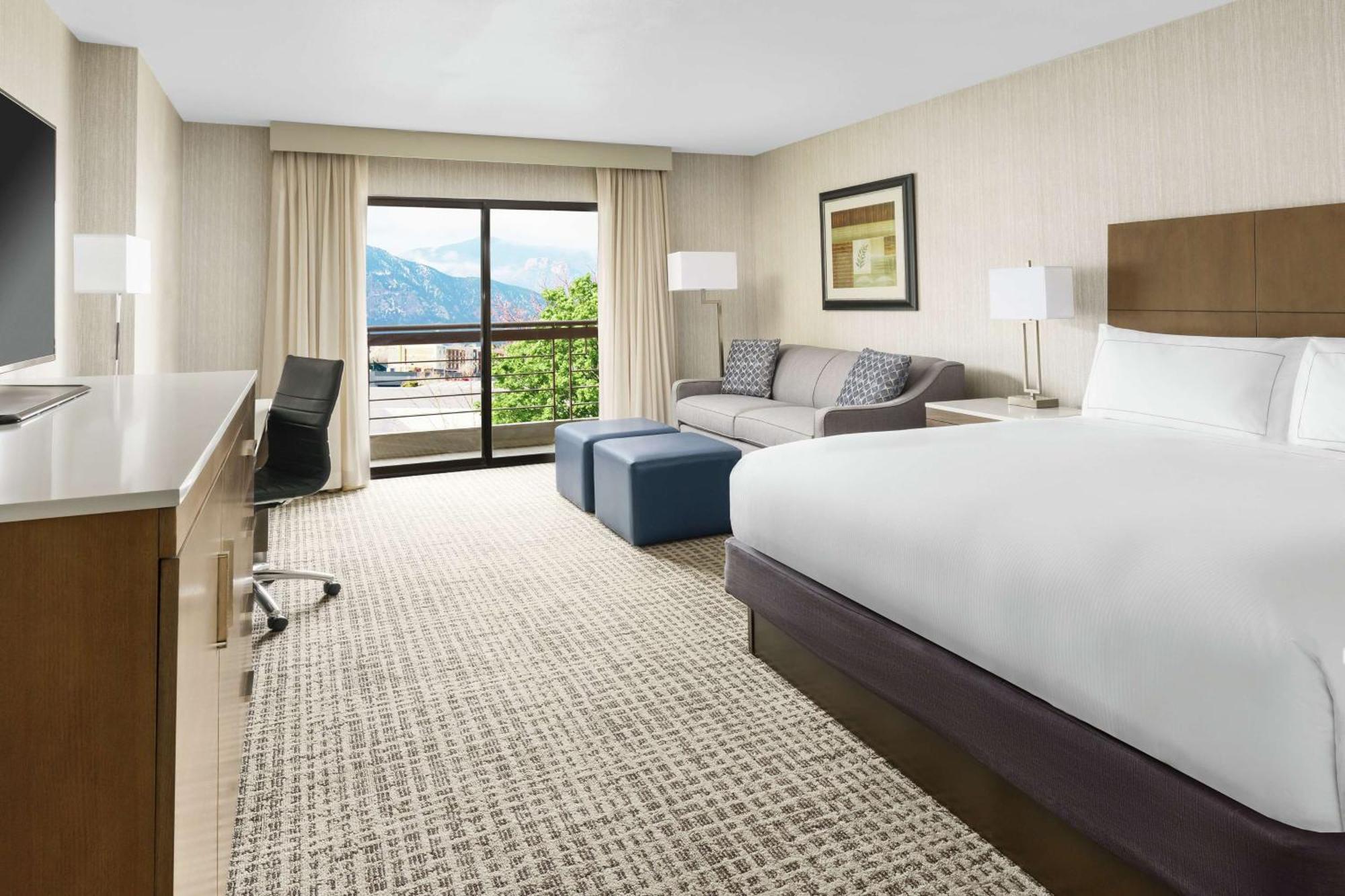 Hotel Doubletree By Hilton Colorado Springs Esterno foto