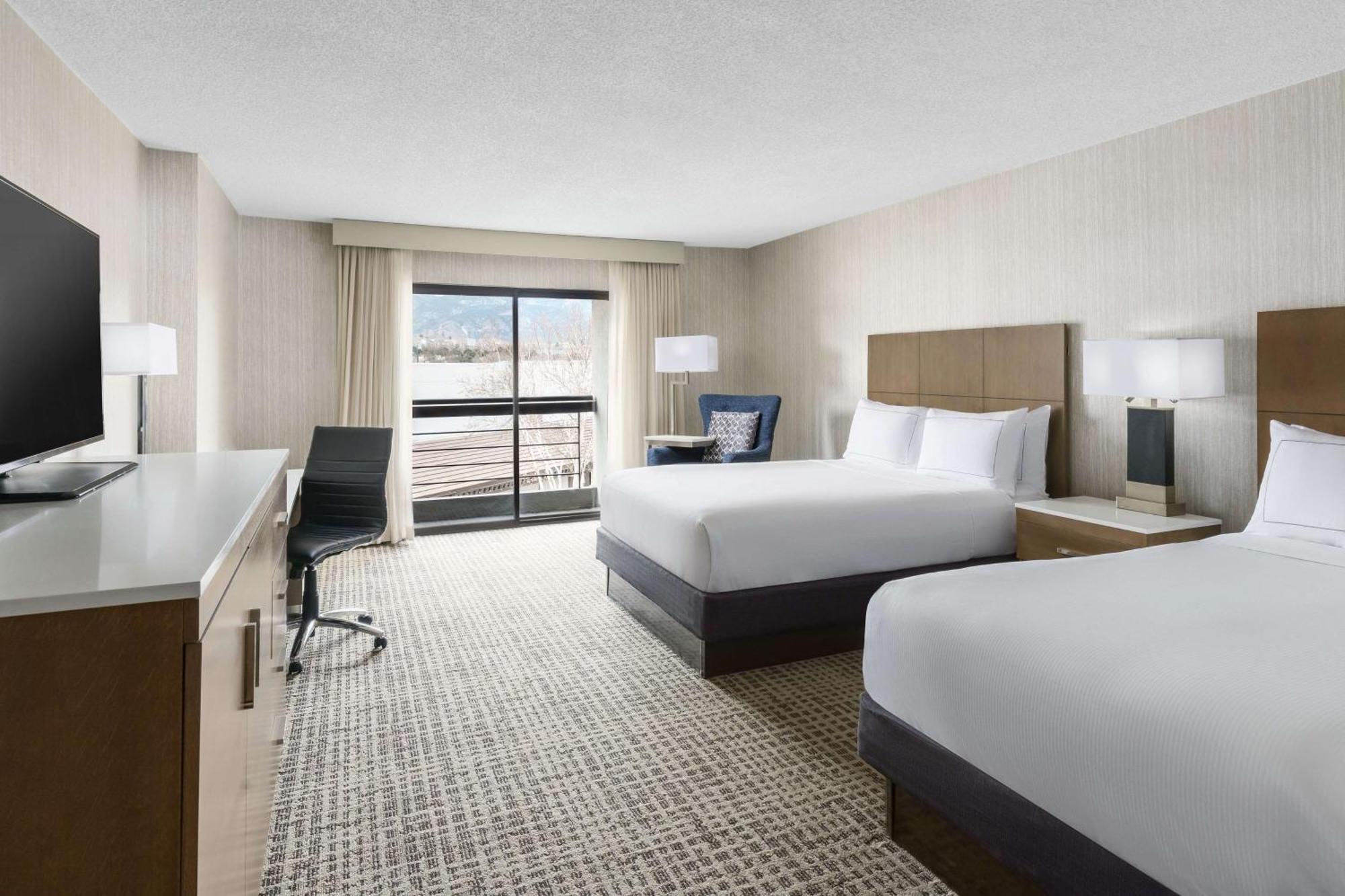 Hotel Doubletree By Hilton Colorado Springs Esterno foto