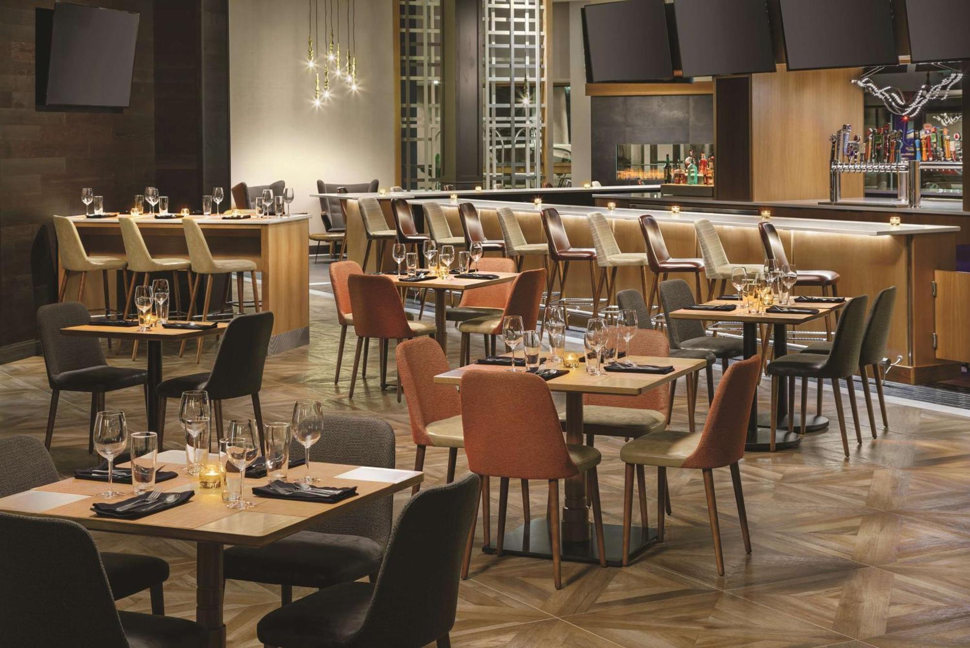 Hotel Doubletree By Hilton Colorado Springs Esterno foto