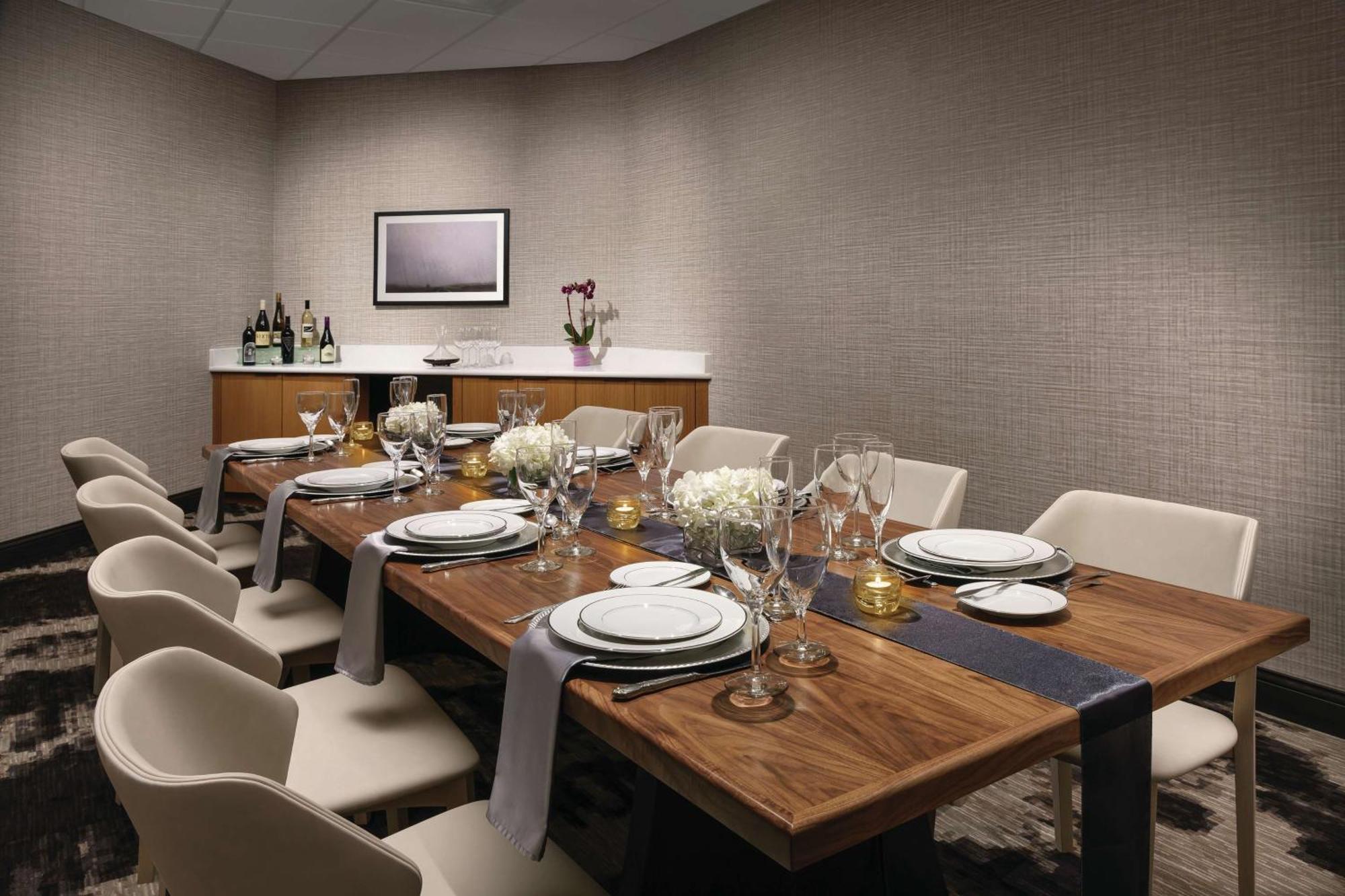 Hotel Doubletree By Hilton Colorado Springs Esterno foto